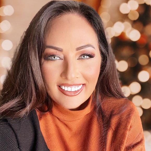 Meet your Posher, Lacy - Picture 1 of 10